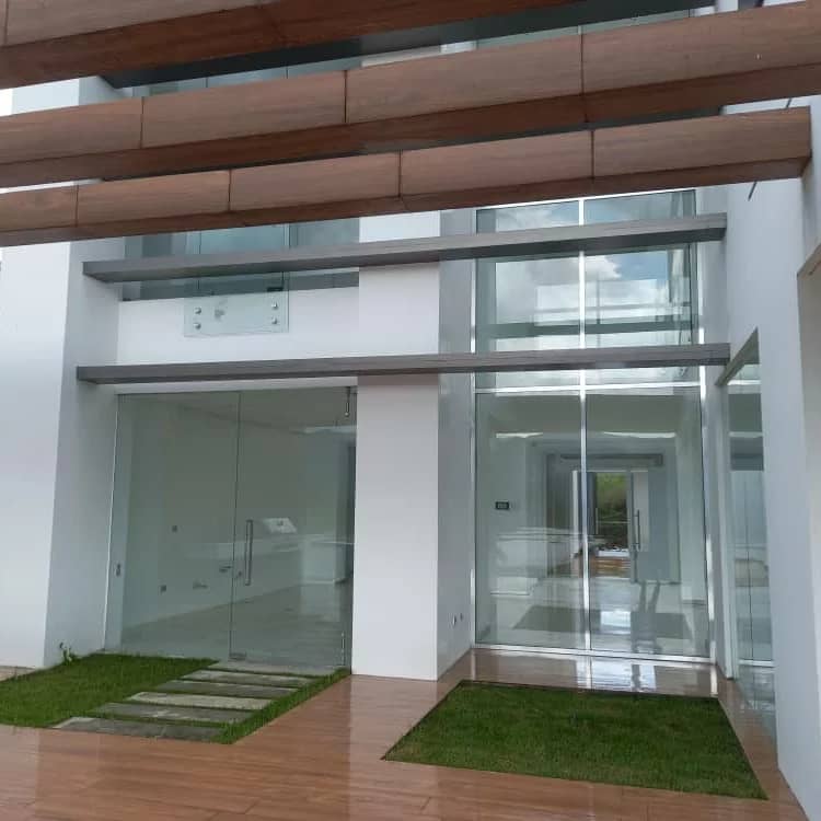 Stunning Family House in Terrazas del Country, Guataparo